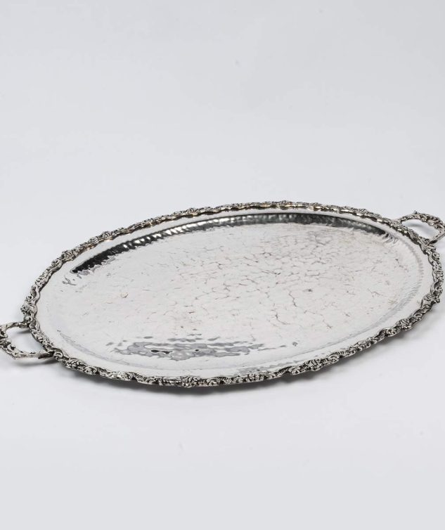 Bandeja-Oval-com-Alca-e-Borda-Trabalhada-G-cod-005578-65cm-x-49cm-x-15cm-2.jpg