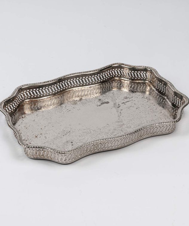 Bandeja-Retangular-Recortada-com-Borda-Gradeada-Alta-e-Fundo-Trabalhado-cod-007788-40cm-x-30cm-x-4cm-2.jpg