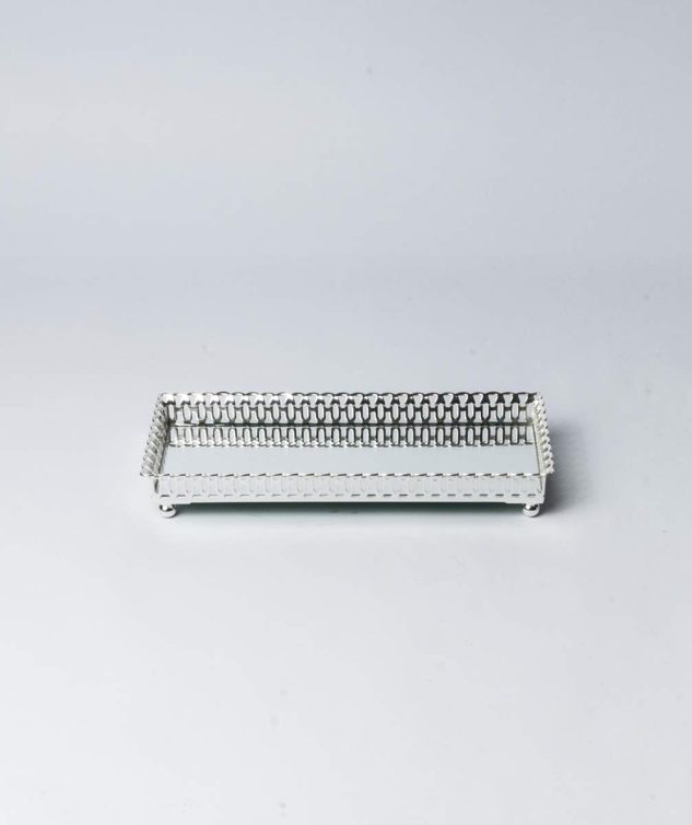 Bandeja-Retangular-com-Grade-PP-Espelho-e-Pe-de-Bolinha-cod-158872-26cm-x-10cm-x-3cm-2.jpg