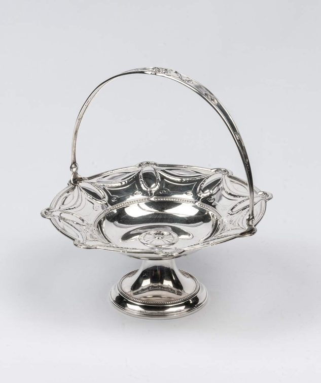 Cesta-de-Prata-com-pe-e-Detalhe-de-Ovo-de-Pascoa-cod-005709-24cm-x11cm-2.jpg