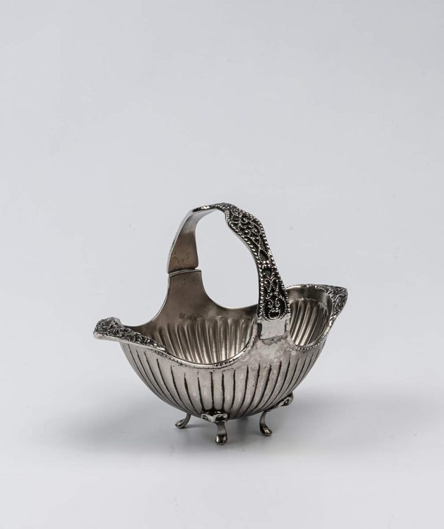 Cesto-Oval-Tipo-Estanho-cod-004318-22cm-x-13cm-x-16cm-2.jpg