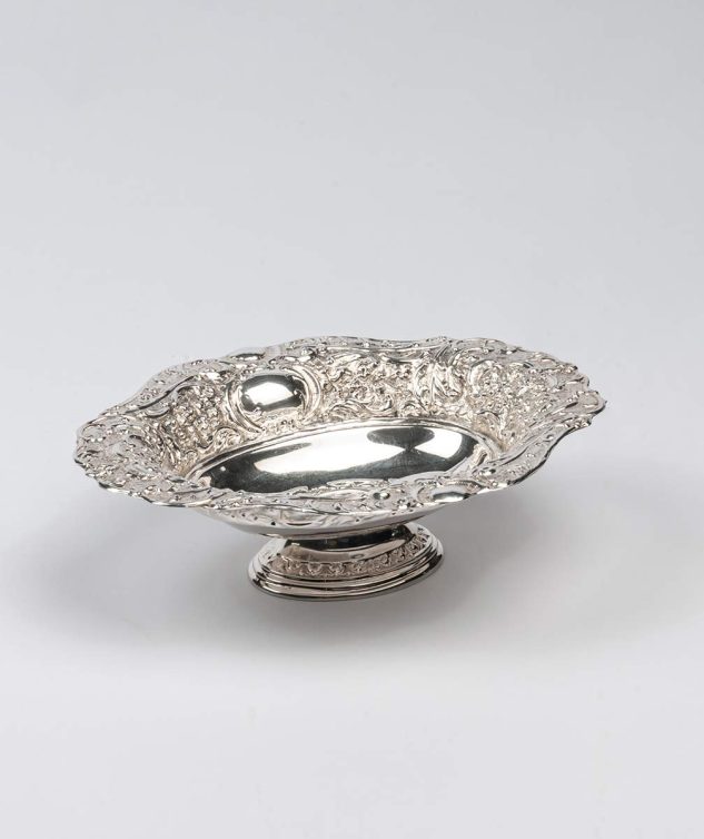 Floreira-Com-Brasao-cod-005149-30cm-x-24cm-x-9cm-2.jpg