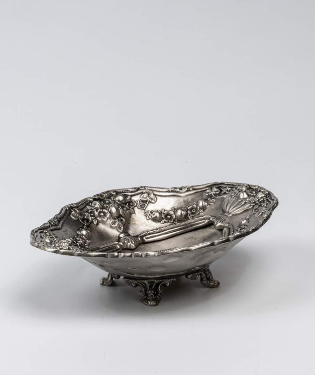 Fruteira-Oval-com-Pe-Tipo-Estanho-cod-004543-28cm-x-18cm-x-7cm-2.jpg