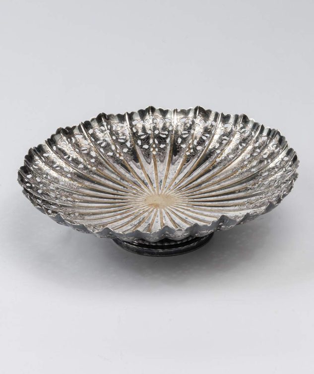 Fruteira-de-Prata-Plissada-com-Borda-de-Mascara-cod-008085-25cm-x65cm-2.jpg