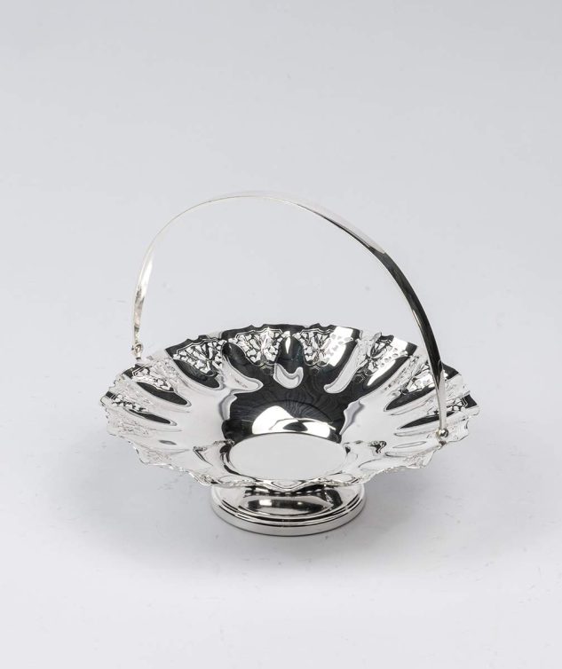 Mini-Cesta-de-Prata-com-Pe-Borda-Ondulada-e-Desenho-de-Sino-cod-007778-18cm-x5cm-2.jpg