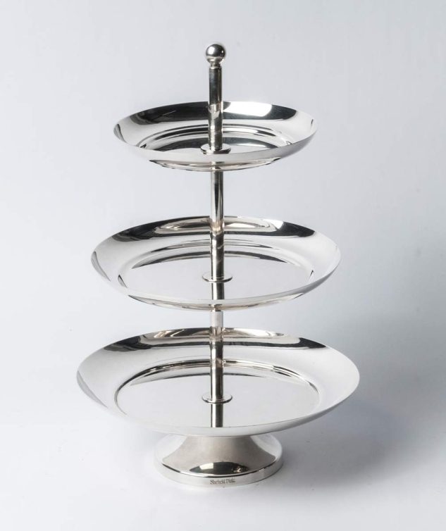 Mini-Tripe-03-Andares-Topo-de-Bolinha-G-cod-005110-prato-base-23cm-x-altura-34cm-2.jpg