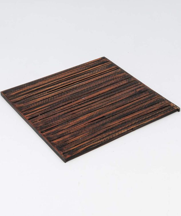 Sousplat Quadrado Fundo Palha C Pé Madeira - cod 004399 - 29cm x29cm