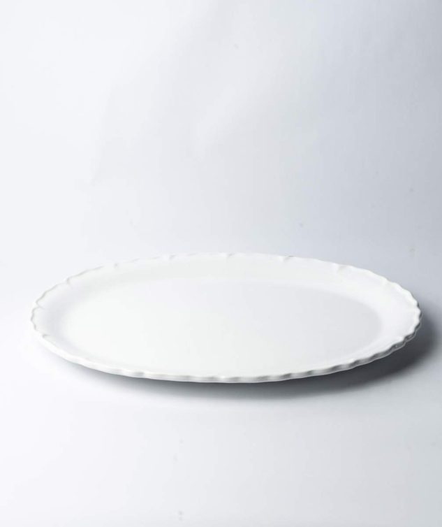 Travessa Oval de Porcelana Branca com Borda Trabalhada cod 158831 58cm x41cm x4cm