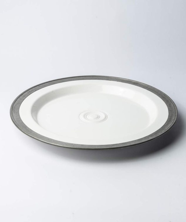 Travessa Redonda de Porcelana Branca com Borda de Estanho cod 005620 45,5cm x 4cm