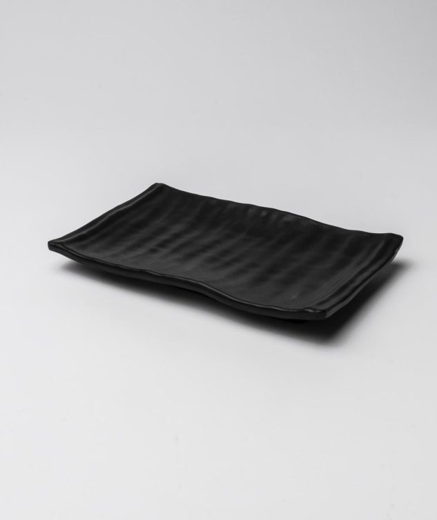pratinho retangular canelado preto cod 004717 20,5cm x 13cm x 2cm